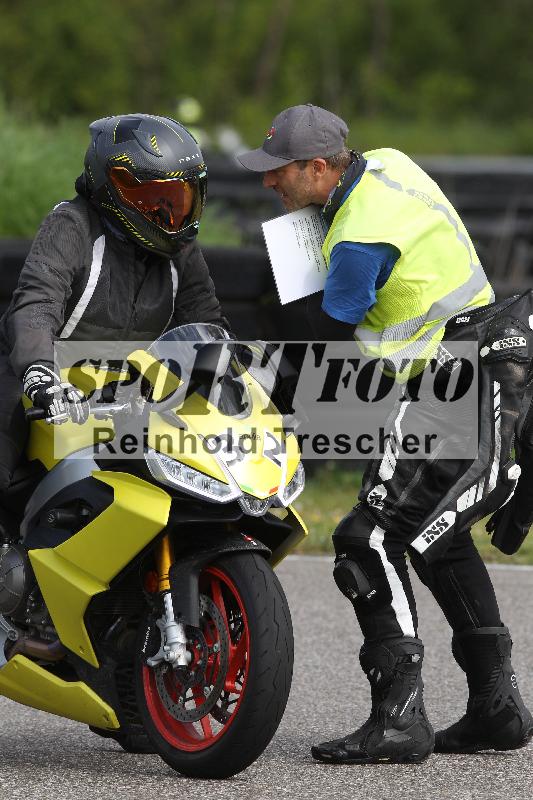 /Archiv-2025/10 23.04.2025 Cornu Master School ADR/gruen-vert/32